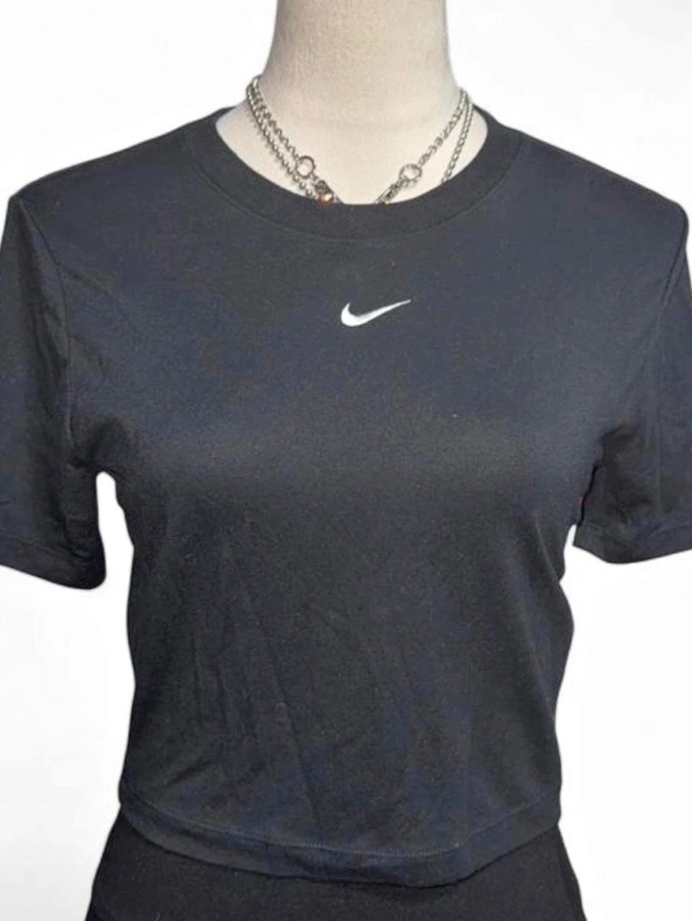 Nike The Nike Tee Slim Fit Cropped Short Sleeve T-Shirt Slim Fit Cropped Short